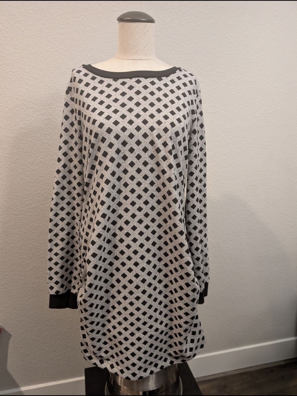 Juniper Ln Sz L Maternity Black and White Lattice Long Sleeve Light SweaterDress